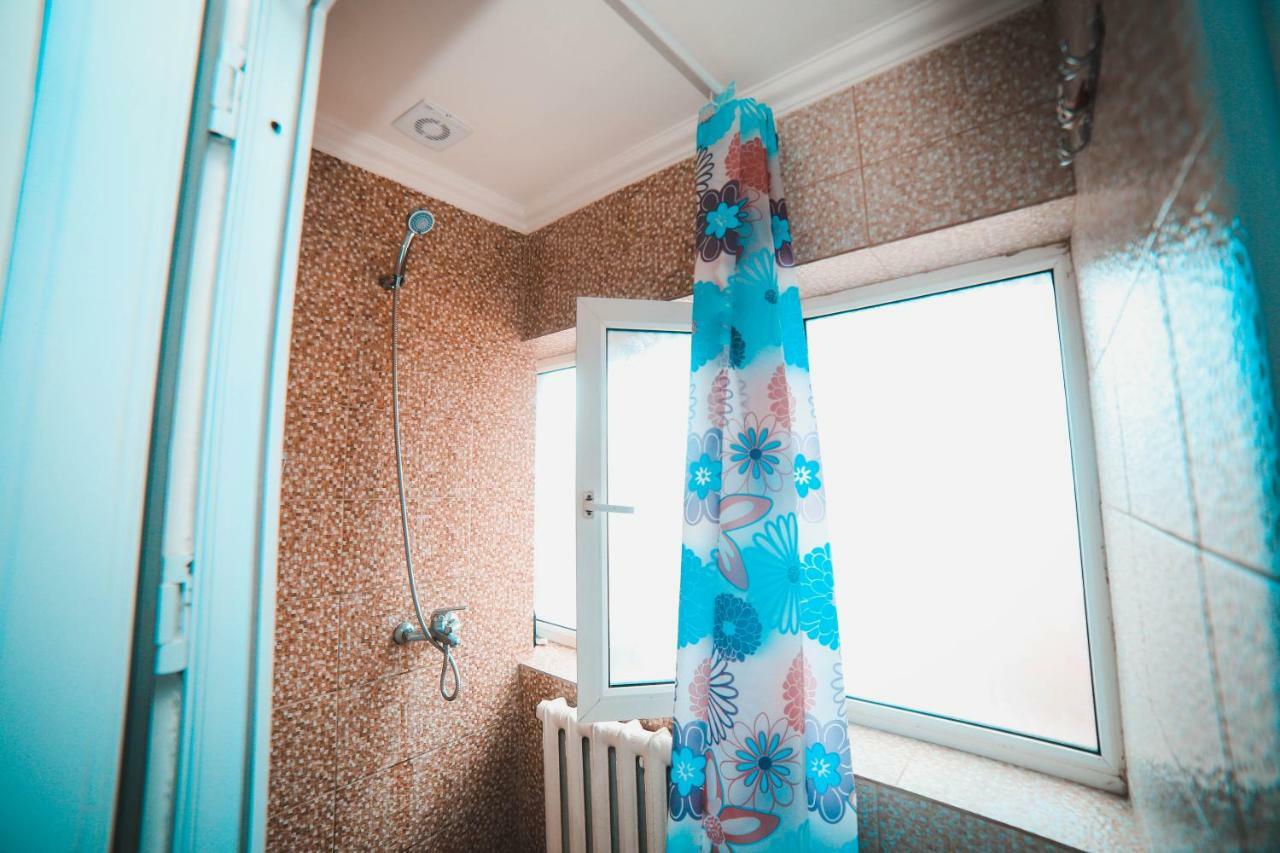 Capsule Hotel Technocave Bishkek Exteriör bild