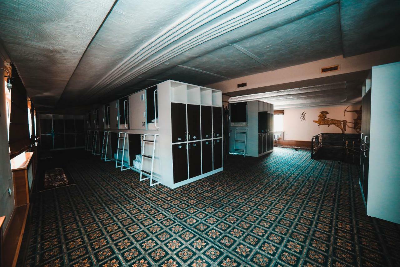 Capsule Hotel Technocave Bishkek Exteriör bild