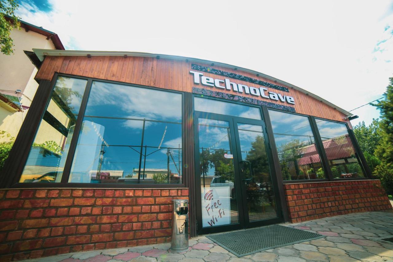 Capsule Hotel Technocave Bishkek Exteriör bild